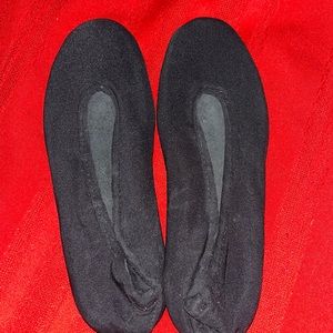 Black Isotoner Slippers Womens 6.5-7.5